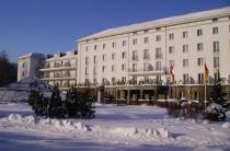 Das Hotel in winterlicher Umgebung