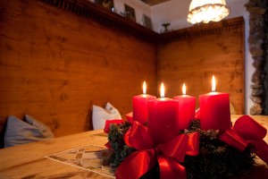 weihnachtlich geschmückte Tische im Hotel Elisabeth in Tirol