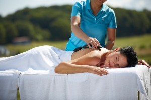 Outdoor Hot-Stone Massage im BEST WESTERN PLUS Hotel Baltic Hills Usedom