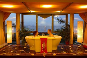 Parnterbad mit Blick aufs Meer im Hotel Asgard auf der Insel Usedom