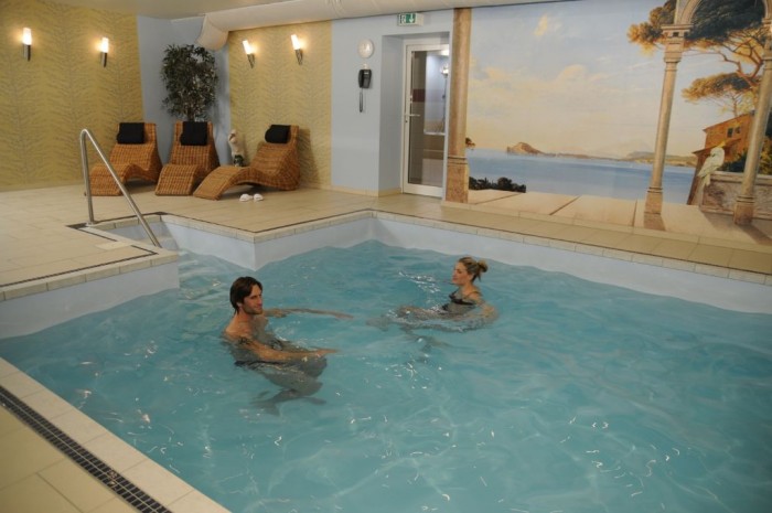 Relaxen im Schwimmbad des AKZENT Hotel Ambiente im Weserbergland