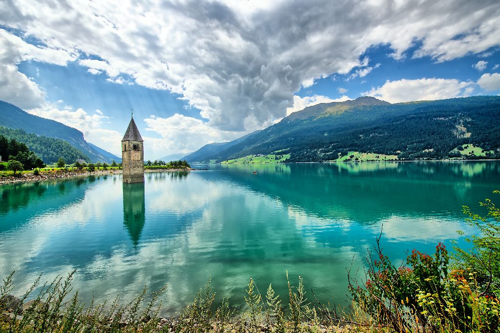 Glockenturm des Reschensees (Reschen) Südtirol Italien