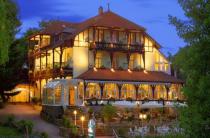 Das Hotel mit 100-jähriger Geschichte im stimmungsvollen Abendlicht