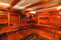 Blick in die Finnische Sauna aus Tiroler Altholz