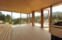 Die Panorama-Sauna bietet herrlichen Ausblick auf die reizvolle Umgebung