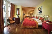 Das Themenzimmer Renoir mit 21 m² Wohnfläche und Balkon (Kategorie Komfort)