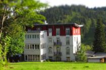 Das Hotel in idyllischer Lage mitten im Grünen
