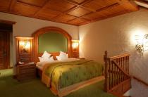 Beispiel Schlafbereich Suite Altholz