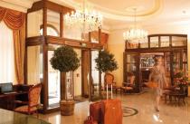 Die Hotellobby im klassischen Stil
